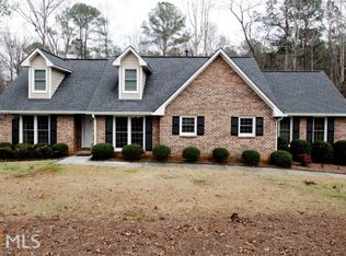 165 Hampton Woods Dr, Fayetteville, GA 30215
