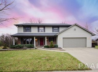 6211 N English Oak Ct, Peoria, IL 61615