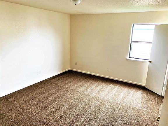 3rd image of 3409 Victoria Cir #2