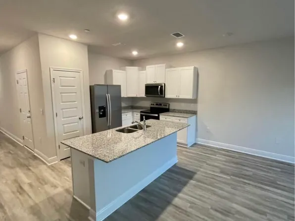 1227 Fairchild Village Dr, Pensacola, FL