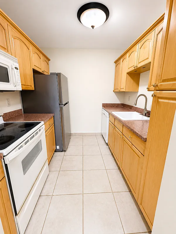 1 bed, 1.5 bath, 980 sqft, $1,825 — Photo 2