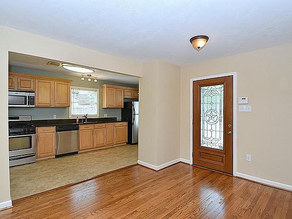 4th image of 4049 Woodshire St