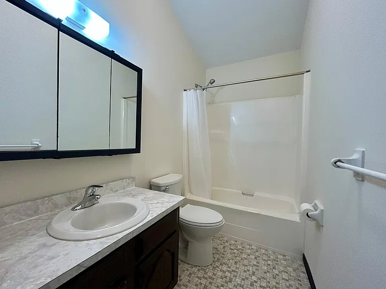 118 Osborne St #2B — Photo 8