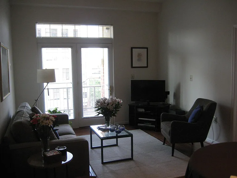 309 Holland Ln #325 — Photo 6