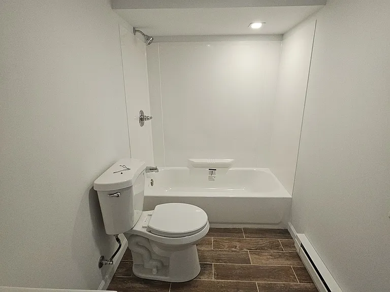 120 N Main St #6 — Photo 4