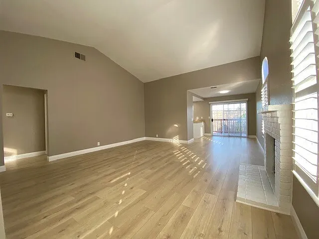 412 Lakeside Way — Photo 6