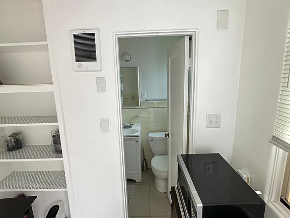 4th image of 1857 31st St #1/2
