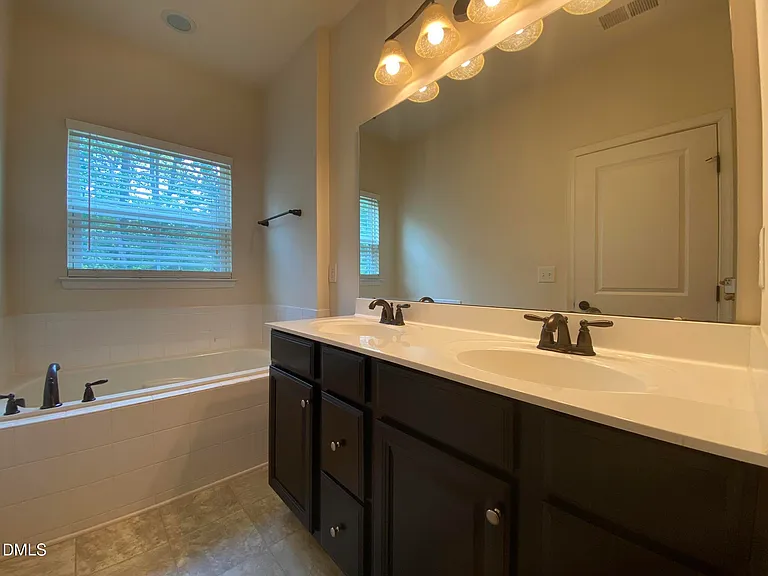 645 Berry Chase Way — Photo 32