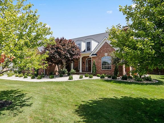 3rd image of 2105 Crimson Ln