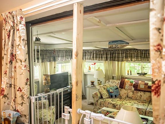 2nd image of 21 Thompson Rd #21