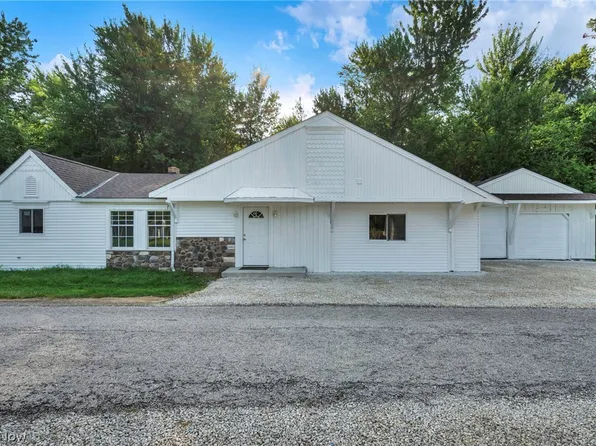 7655 Walnut Dr, Chippewa Lake, OH 44215