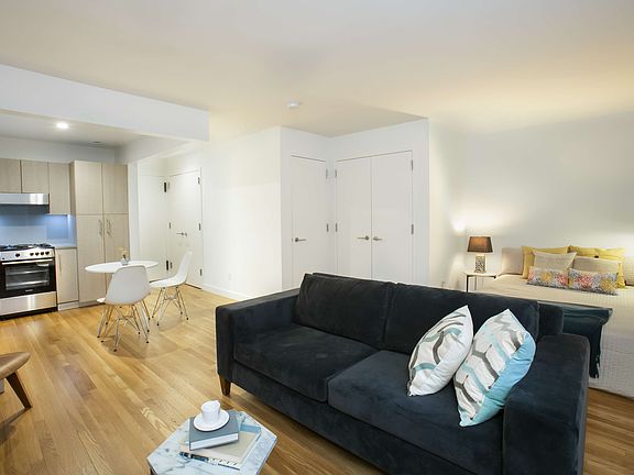 3rd image of 101 W 15th St APT 221