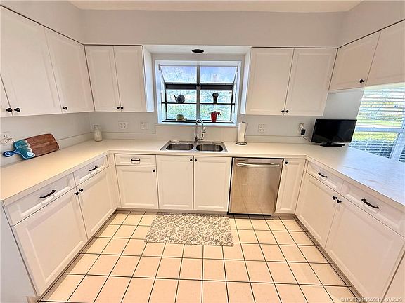 5th image of 2527 SW Brookwood Ln