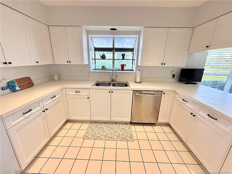 2527 SW Brookwood Ln — Photo 5