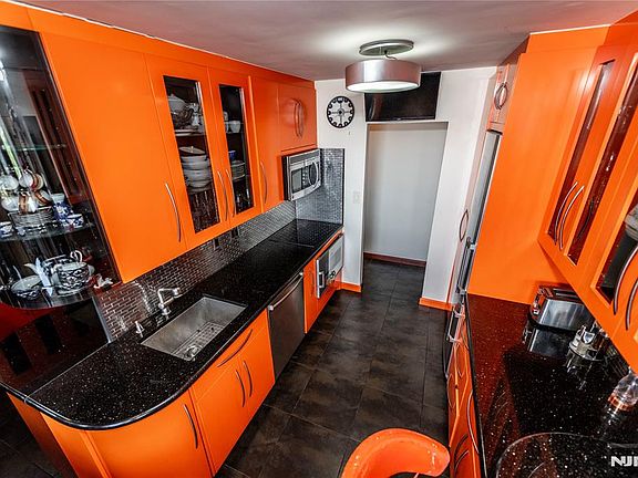 5th image of 250 Gorge Rd APT 8C