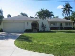 160 Fairway Cir, Naples, FL 34110