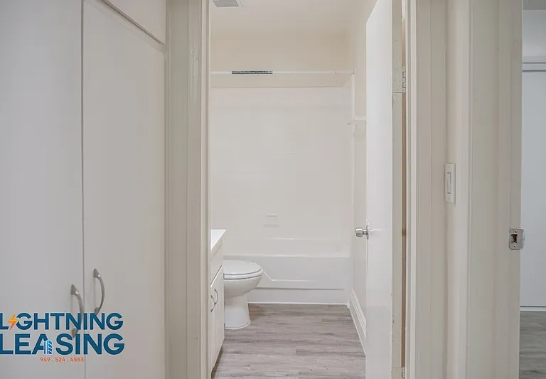 915 N Wilton Pl #304 — Photo 12