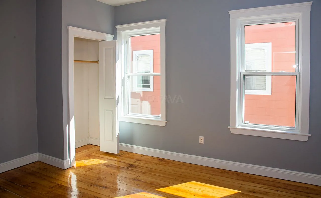 4 bed, $5,200 — Photo 1