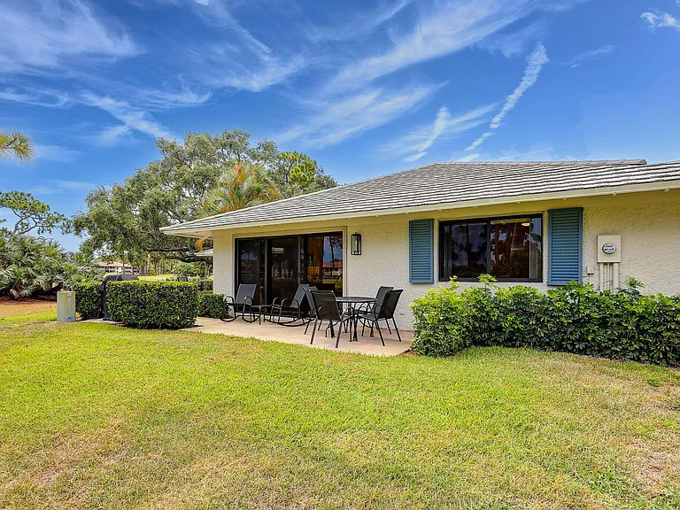 526 Club Dr — Photo 35