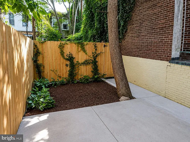 5148 Sansom St — Photo 3
