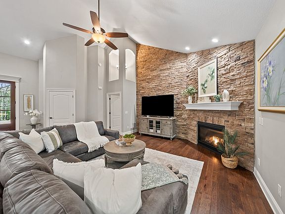 4th image of 125 Minetta Dr