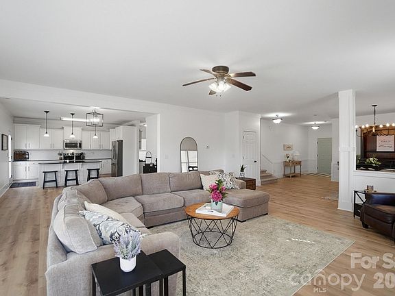 4th image of 3018 Amaranth Dr