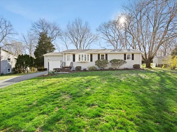 143 Cypress Dr, Swansea, MA 02777
