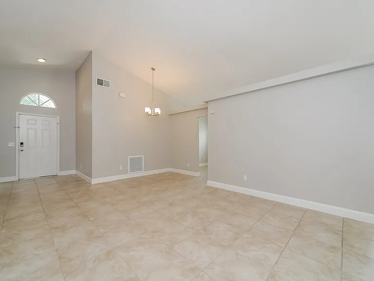 2708 Eagle Creek Ct — Photo 3