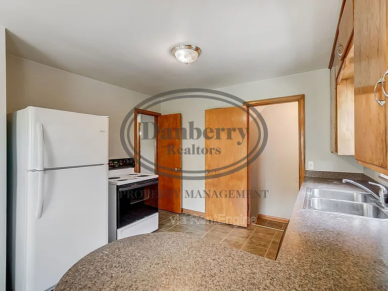 347 Darrow Ave — Photo 11