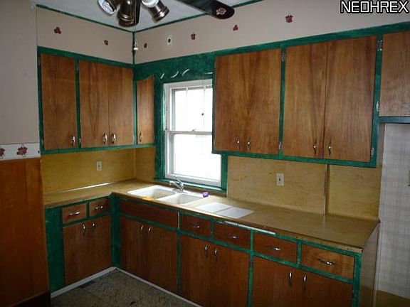 3rd image of 371 Lindenwood Ave