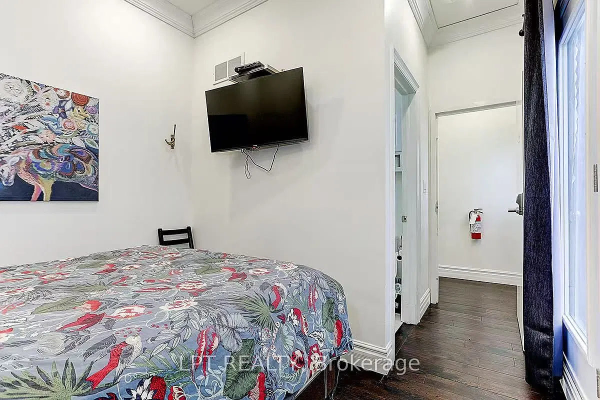 600 Parliament St — Photo 1
