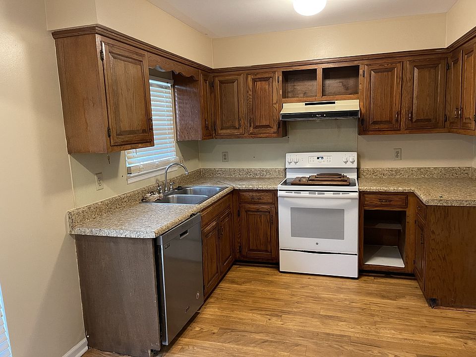 2nd image of 615 Brentwood Point