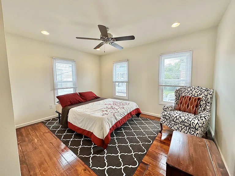 1141 Vine St — Photo 3