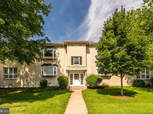 2906 Peyton Randolph Dr APT 201, Falls Church, VA 22044