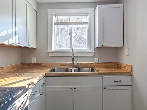4th image of 293 Blue Rd APT 16