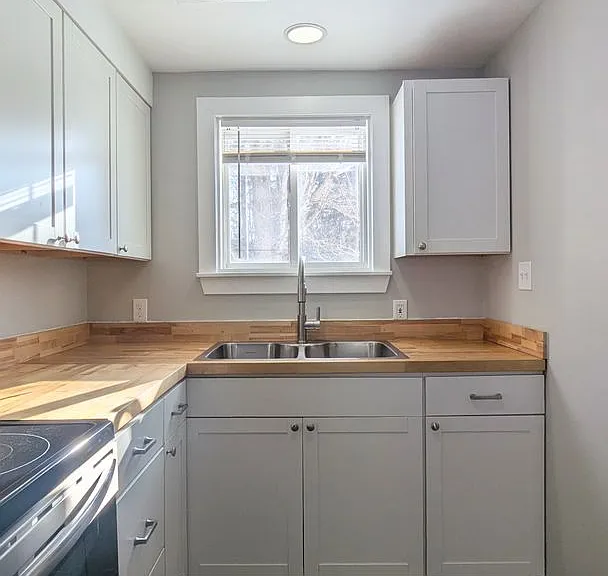 Monmouth Village Apartments LLC (Pine Ridge Estates) — Photo 4