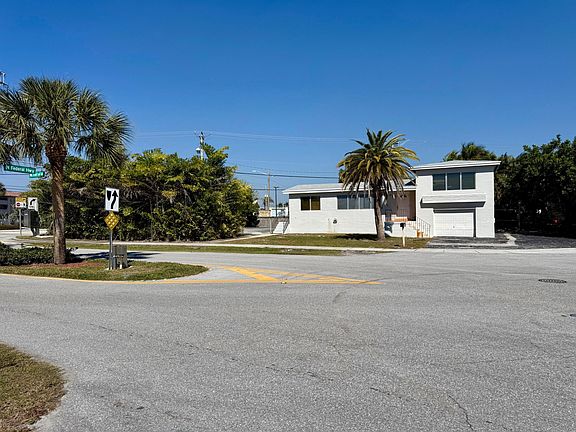 3rd image of 401 NE 15th Terrace