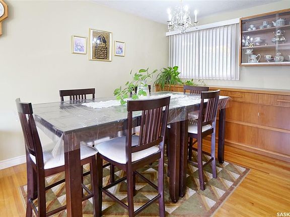 4th image of 576 Hall St W