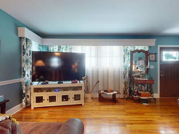 5th image of 227 Sylvania Street