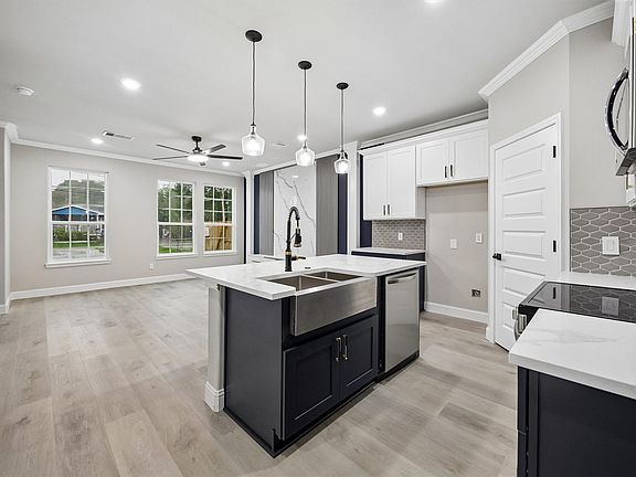 2nd image of 938 South Ln