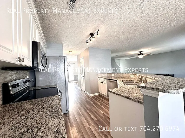 7603 Rolling Meadows Ln — Photo 7