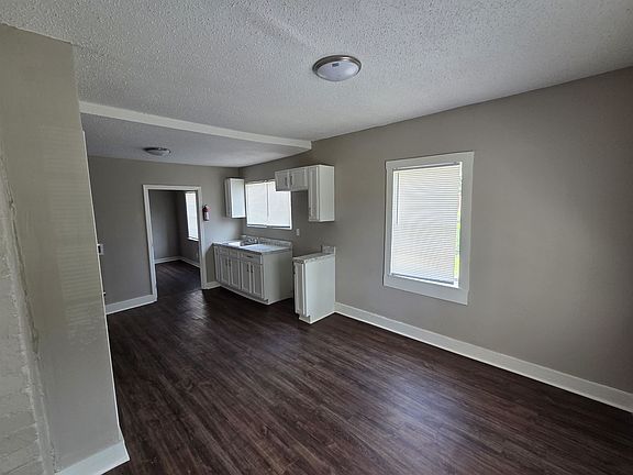 4th image of 1558 Tayner St