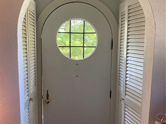 3rd image of 2650 Crauder Ave