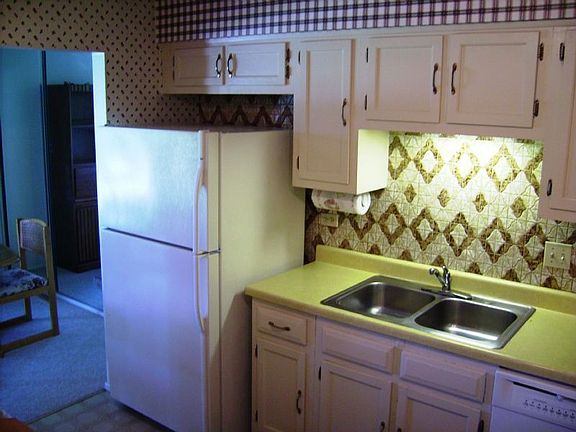 3rd image of 1132 Hinswood Dr #4-G