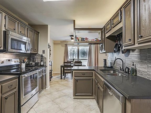 3rd image of 16262 Seahorse Dr