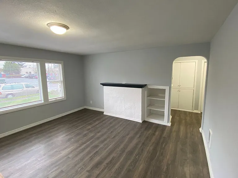 Raymond Apartments — Photo 27