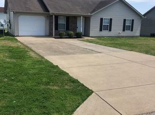 320 Clearlake Dr, La Vergne, TN 37086