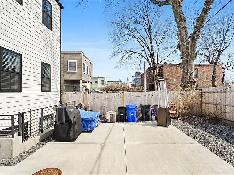 631 Saratoga St #4 — Photo 21