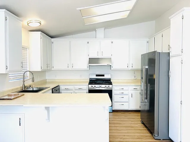 3 bed, 1400 sqft, $3,100 — Photo 2