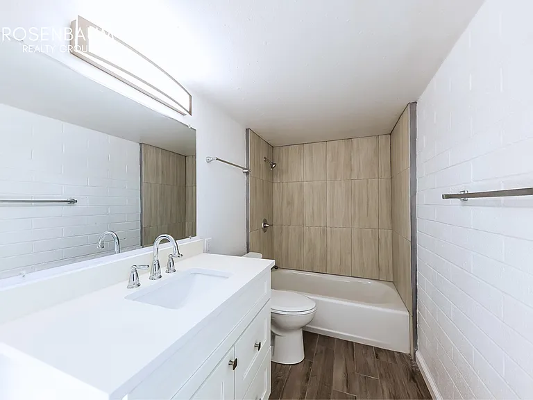 The Madrid Courtyard Apartments — Photo 26